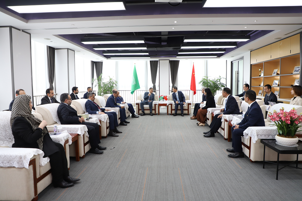 沙特朱拜勒和延布皇家委员会主席阁下（RCJY）及其团队莅临新宙邦考察交流